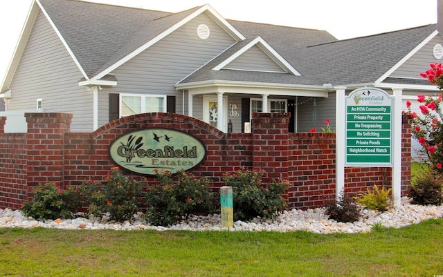 community sign with a lawn