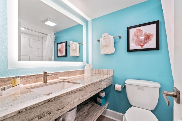 full bath featuring curtained shower, baseboards, toilet, and vanity