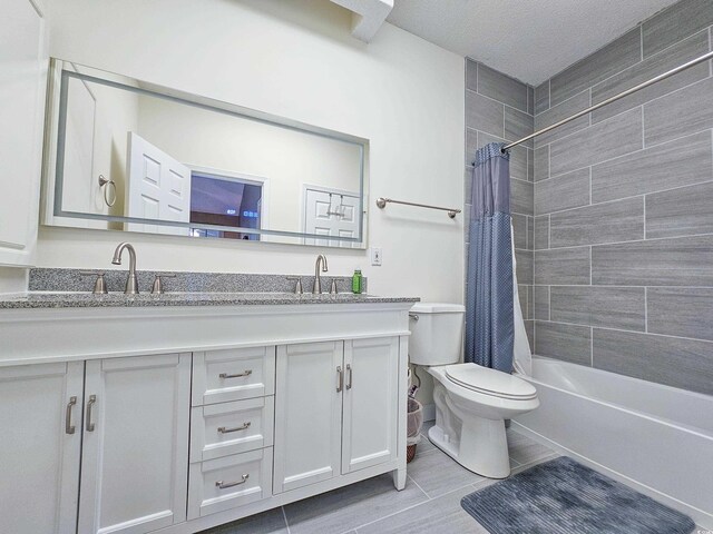 bathroom with toilet, shower / bath combination with curtain, and ceiling fan