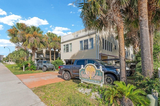 view of front of property with a balcony