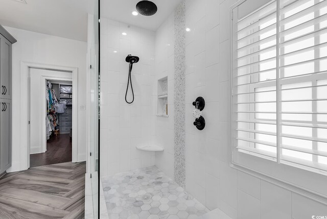 bathroom featuring tiled shower