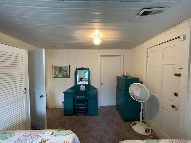 bedroom with carpet flooring