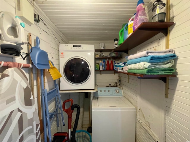 laundry area featuring washer / clothes dryer