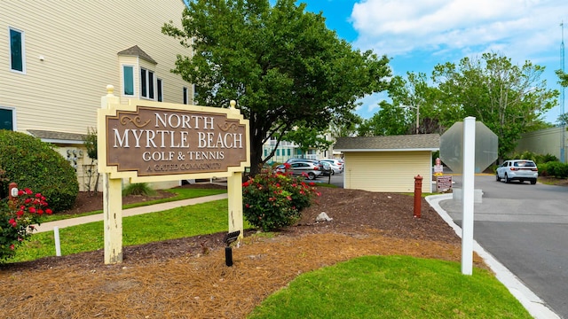 view of community / neighborhood sign