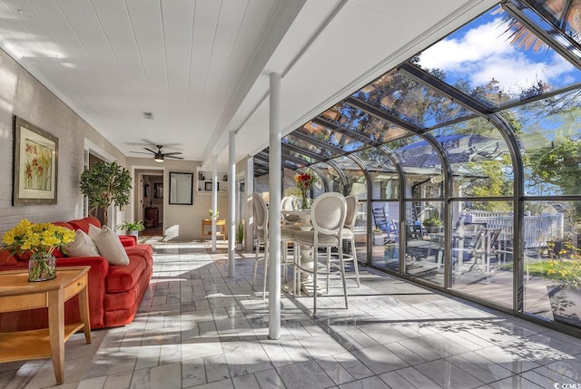 sunroom with ceiling fan