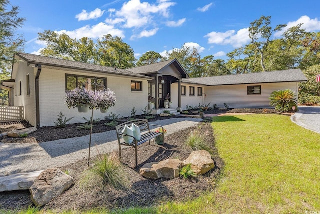 ranch-style home featuring a front yard