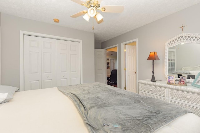 bedroom with ceiling fan, a closet, and a textured ceiling