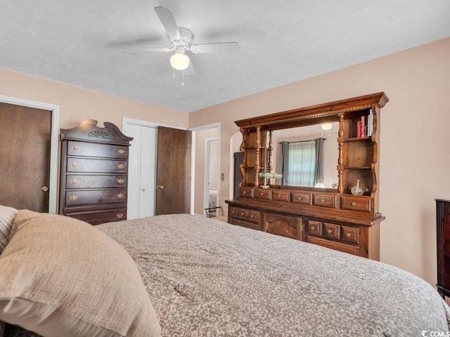 bedroom featuring ceiling fan