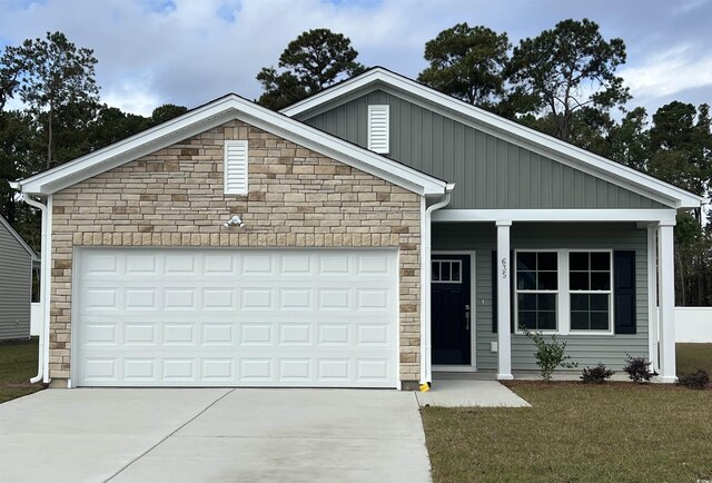 craftsman house featuring a front yard and a garage