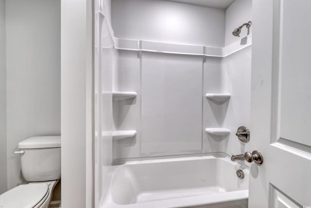 full bath featuring toilet and shower / tub combination