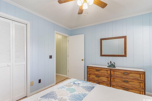 bedroom with ornamental molding, a closet, and ceiling fan