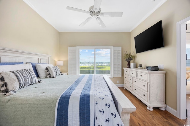 bedroom with ceiling fan, ornamental molding, and light hardwood / wood-style flooring