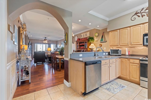 kitchen with light hardwood / wood-style floors, sink, light brown cabinets, appliances with stainless steel finishes, and ceiling fan