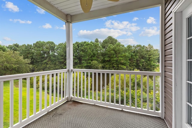 balcony featuring ceiling fan