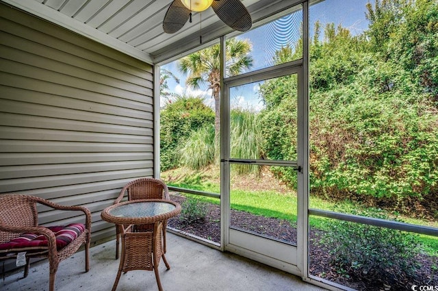 unfurnished sunroom with ceiling fan