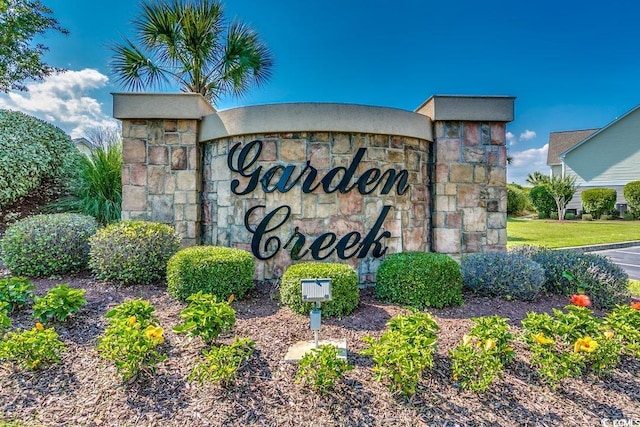 view of community / neighborhood sign