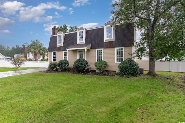 view of front of house featuring a front yard