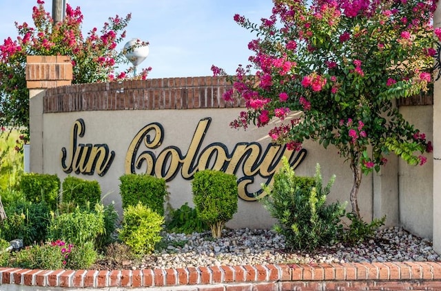 view of community / neighborhood sign