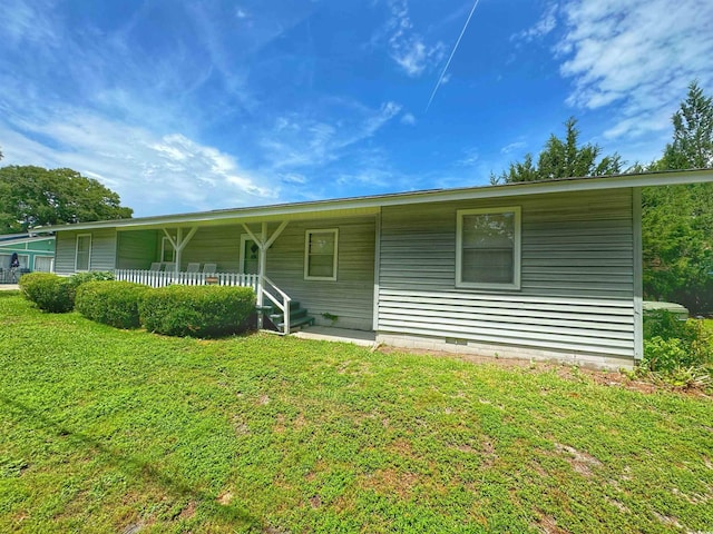 ranch-style home with a front yard and covered porch