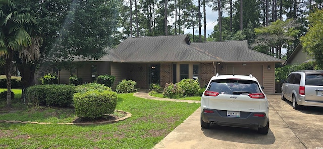 ranch-style house featuring a front yard