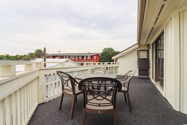 balcony with outdoor dining space