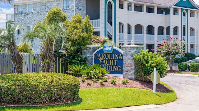 view of community / neighborhood sign