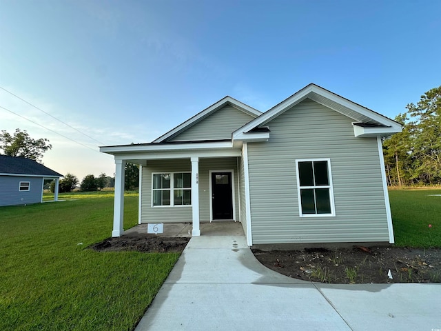 view of front of house with a front lawn