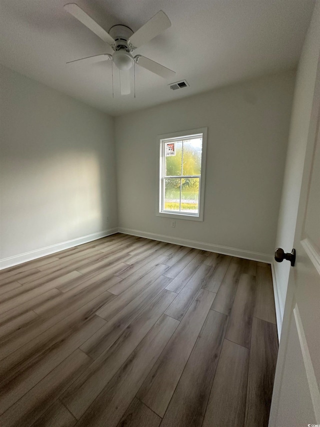 unfurnished room featuring light hardwood / wood-style floors and ceiling fan