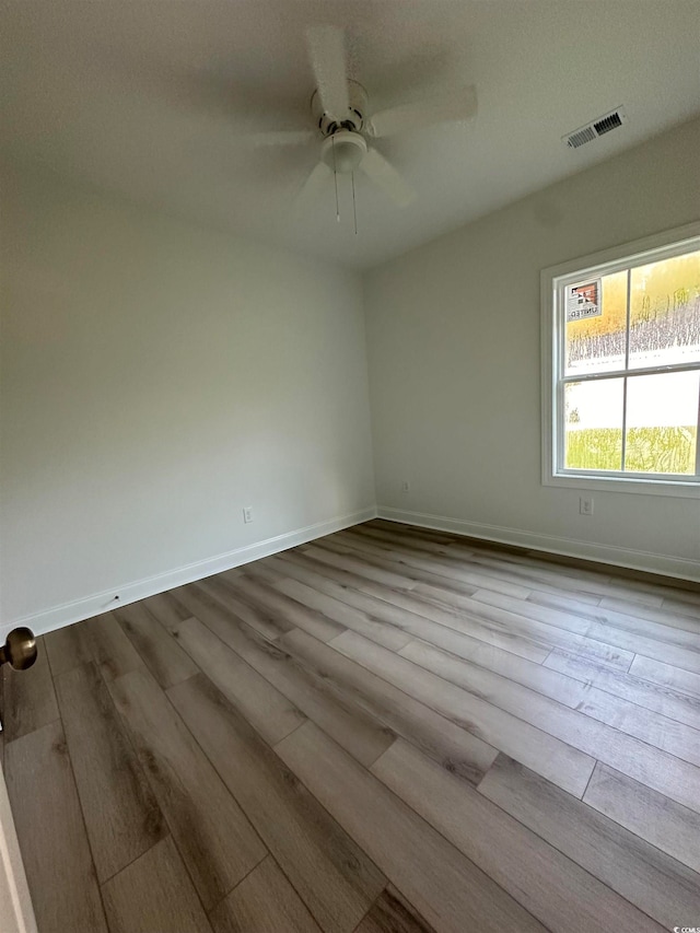 unfurnished room featuring light wood-type flooring and ceiling fan