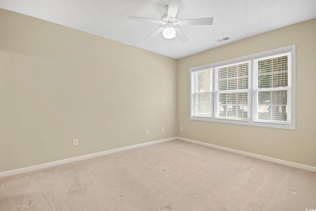 unfurnished room with light carpet and ceiling fan