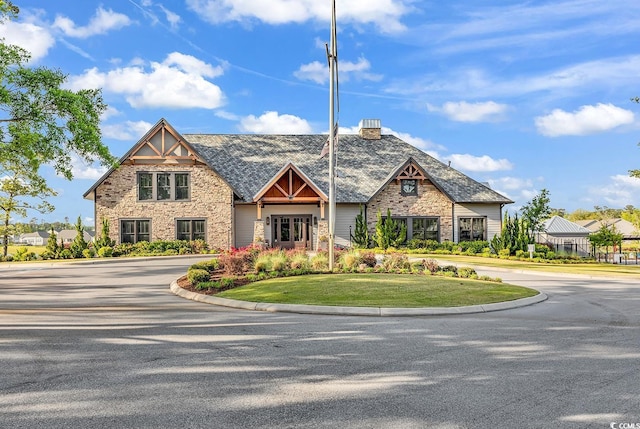 view of front facade with a front yard