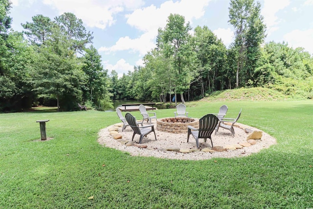 view of yard featuring an outdoor fire pit