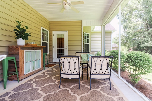 sunroom / solarium featuring a ceiling fan