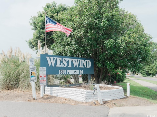 view of community / neighborhood sign