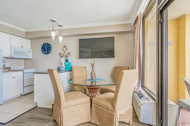 6900 Ocean Blvd N Unit 1410, Myrtle Beach, SC 29572 - dining space with crown molding, a textured ceiling, and light wood-style flooring