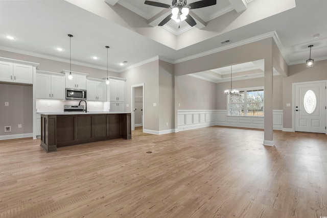 kitchen with visible vents, open floor plan, stainless steel appliances, white cabinets, and light wood finished floors