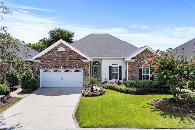 view of front facade featuring a garage and a front yard