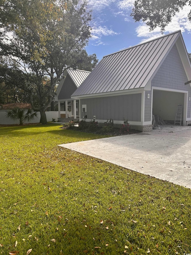 exterior space featuring a lawn