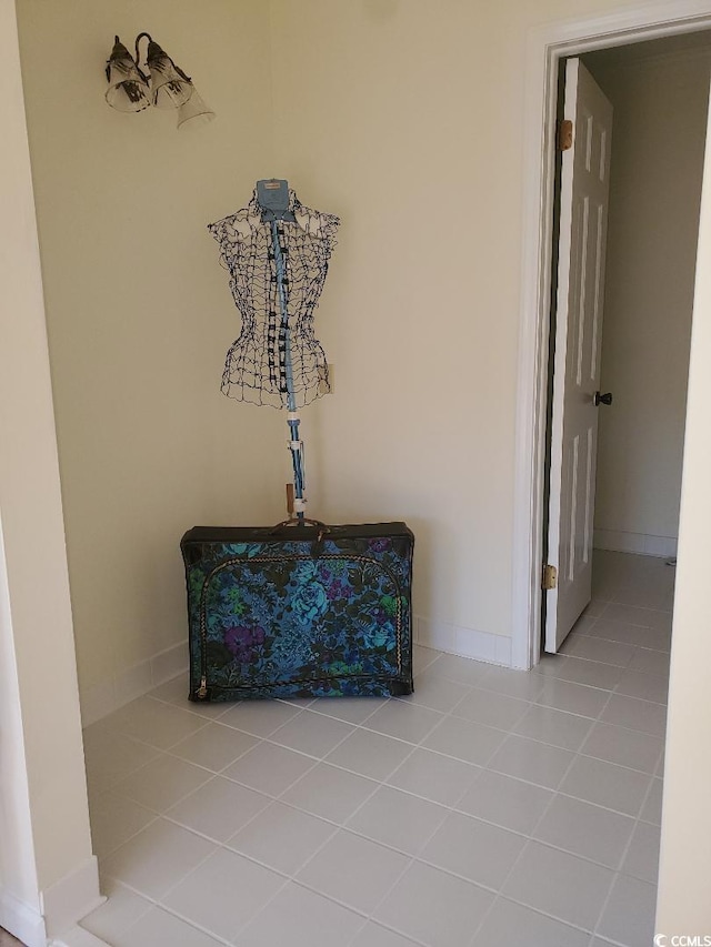5864 Crestwood Dr, Myrtle Beach, SC 29578 - detailed view of baseboards