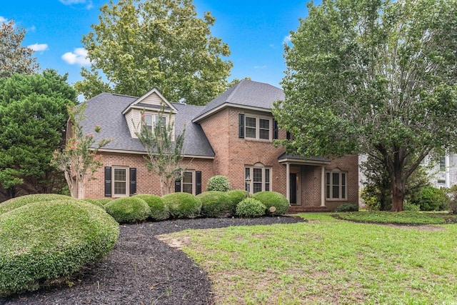 view of front of property featuring a front yard