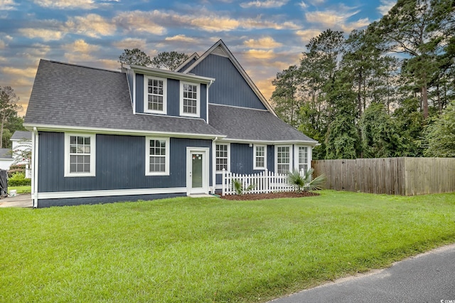 view of front of house featuring a lawn