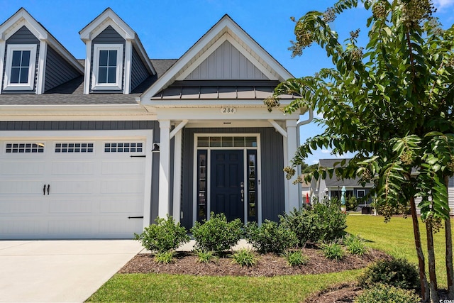 view of front facade featuring a garage and a front lawn