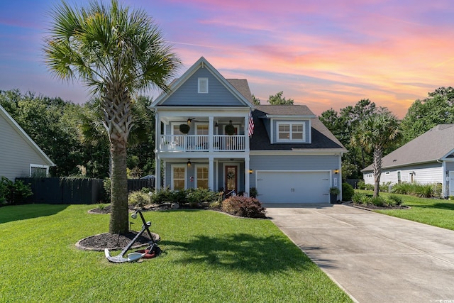 view of front of house featuring ceiling fan, a porch, and a lawn