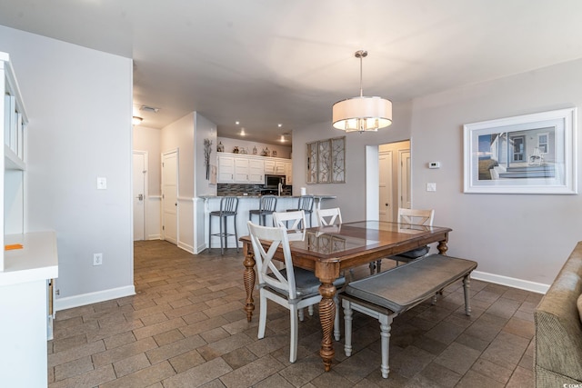 dining area featuring visible vents and baseboards