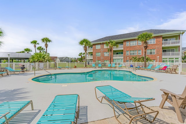 view of swimming pool