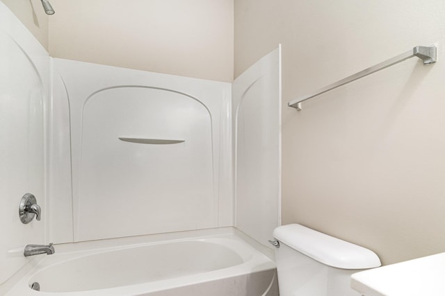 bathroom featuring toilet and washtub / shower combination