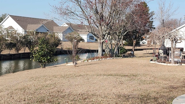 view of yard featuring a water view