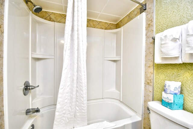 bathroom featuring toilet and shower / bath combo