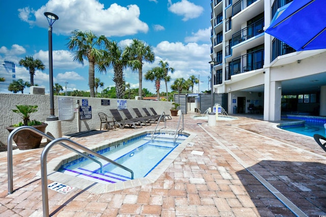 view of swimming pool