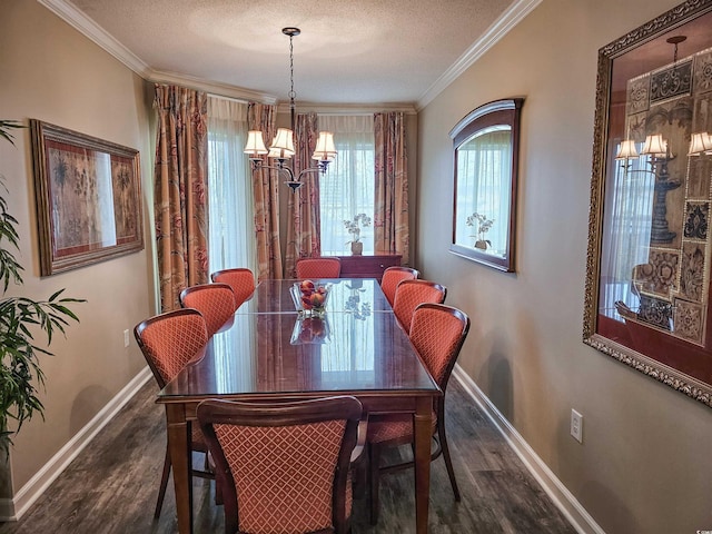 dining space featuring crown molding, dark wood-type flooring, a chandelier, and a textured ceiling